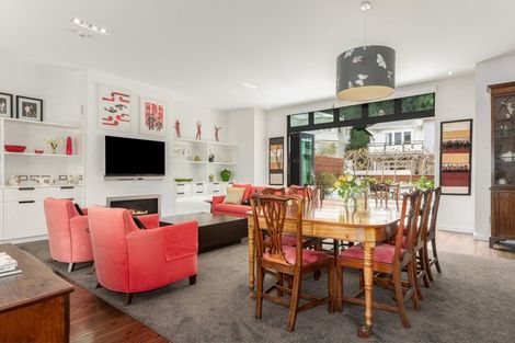 Photo of property in 286 Oriental Parade, Oriental Bay, Wellington, 6011