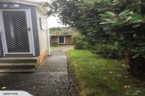 Photo of property in 10 Helga Crescent, Te Atatu Peninsula, Auckland, 0610