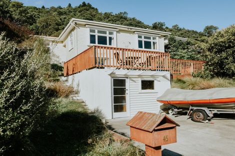 Photo of property in 45 Milton Terrace, Picton, 7220