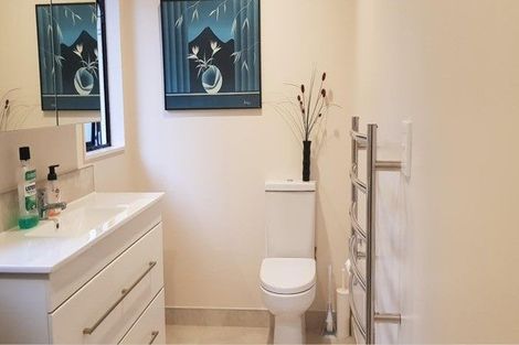 Photo of property in 22 Raphael Place, West Harbour, Auckland, 0618