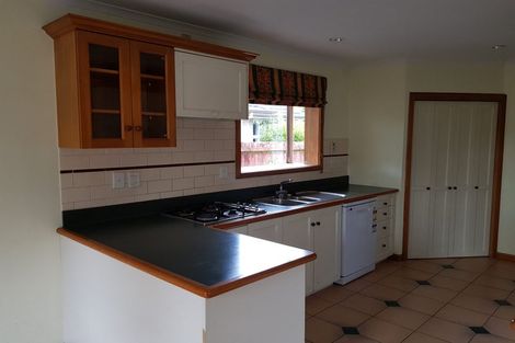 Photo of property in 28 Pinehurst Crescent, Russley, Christchurch, 8042