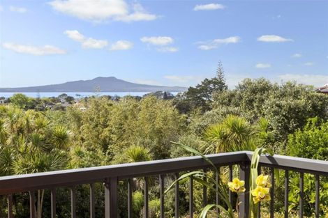 Photo of property in 26 Peter Terrace, Castor Bay, Auckland, 0620