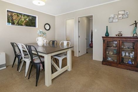 Photo of property in 33 Oak Avenue, Paremata, Porirua, 5024