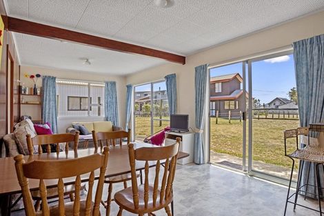 Photo of property in 16 Banks Street, Cooks Beach, Whitianga, 3591