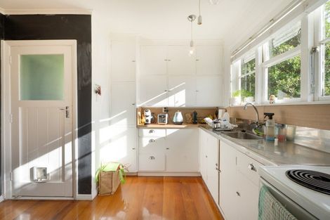 Photo of property in 22 Lyndfield Lane, Newlands, Wellington, 6037