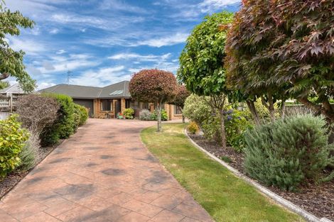 Photo of property in 30 Cranbrook Grove, Waikanae, 5036