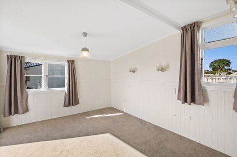 Photo of property in 43 Lismore Street, Strandon, New Plymouth, 4312