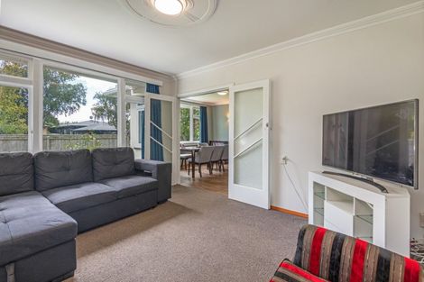 Photo of property in 8 Winston Avenue, Hokowhitu, Palmerston North, 4410
