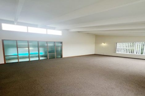 Photo of property in 12 Holdaway Avenue, Northcote, Auckland, 0627