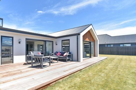 Photo of property in 17 Angus Place, Rangiora, 7400