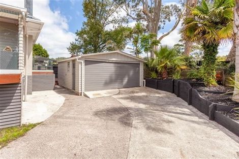 Photo of property in 15 Cajero Place, Green Bay, Auckland, 0604