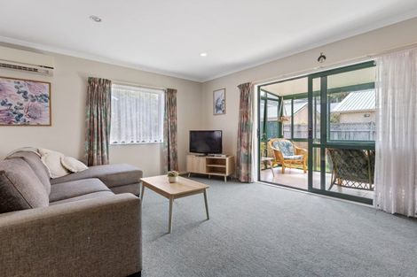 Photo of property in 3a Simons Street, Moturoa, New Plymouth, 4310