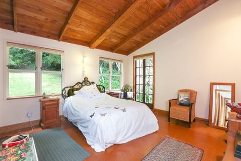 Photo of property in 64 Mountain Road, Henderson Valley, Auckland, 0612