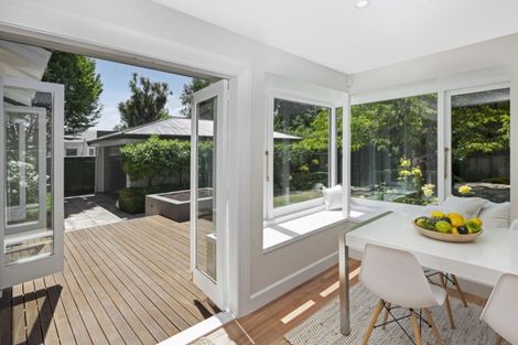 Photo of property in 21 Saint Andrews Square, Strowan, Christchurch, 8052