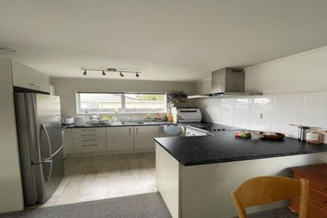 Photo of property in 2/13 Justamere Place, Weymouth, Auckland, 2103