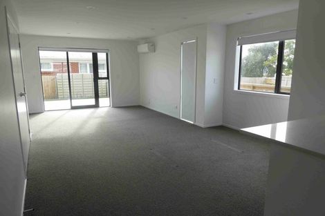 Photo of property in 4/504 Don Buck Road, Massey, Auckland, 0614
