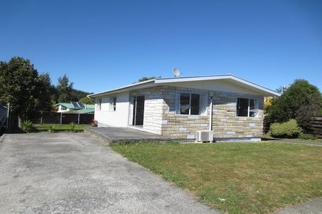 Photo of property in 7 Blueberry Grove, Timberlea, Upper Hutt, 5018