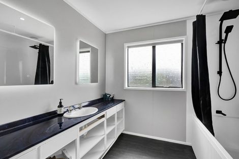 Photo of property in 5 Bronte Place, Whalers Gate, New Plymouth, 4310