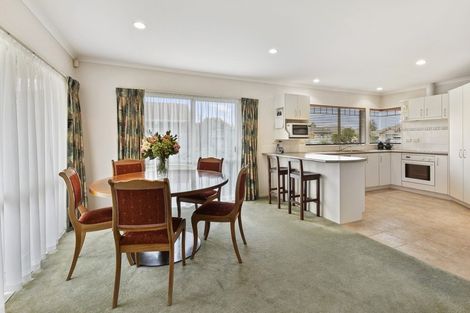 Photo of property in 13 Montilla Place, Manurewa, Auckland, 2102