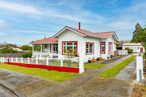 Photo of property in 2 Matthew Street, Waipawa, 4210