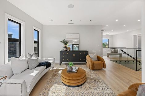 Photo of property in 7 Halcyon Bay Lane, Wainui, 0992