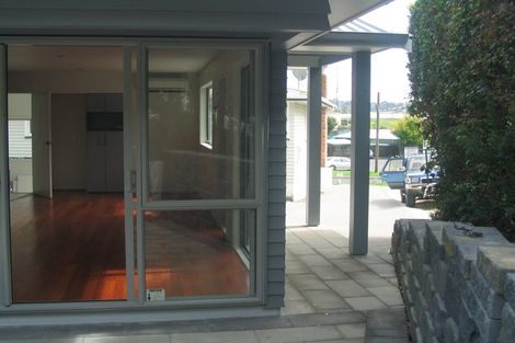 Photo of property in 52 Bond Crescent, Forrest Hill, Auckland, 0620