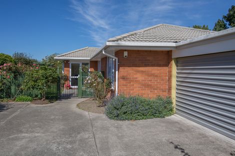 Photo of property in 2/125 Hawthornden Road, Avonhead, Christchurch, 8042