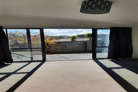 Photo of property in 27 Pahi Place, West Harbour, Auckland, 0618