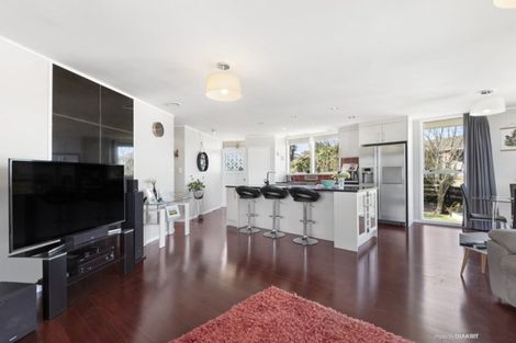 Photo of property in 3 Cheltenham Terrace, Newlands, Wellington, 6037