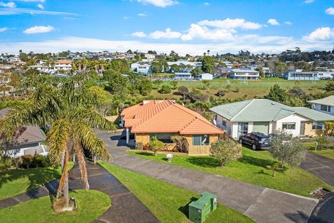 Photo of property in 1/52 Donald Street, Stanmore Bay, Whangaparaoa, 0932