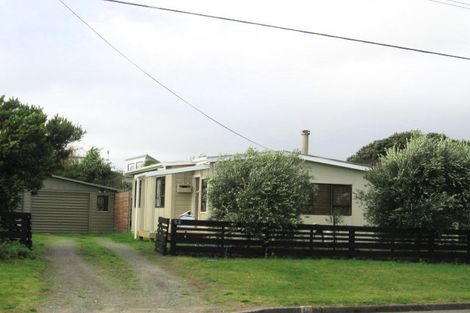 Photo of property in 33 Waimea Road, Waikanae Beach, Waikanae, 5036