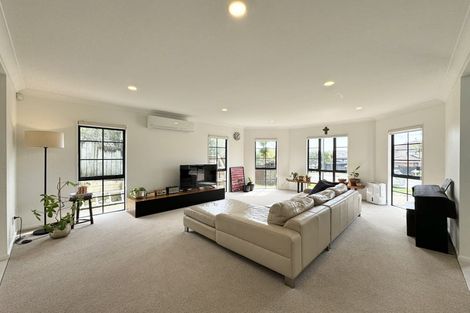 Photo of property in 54 Scarlet Oak Drive, Schnapper Rock, Auckland, 0632