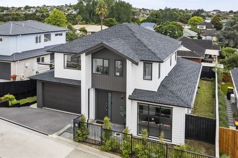 Photo of property in 10 Huaota Place, Botany Downs, Auckland, 2010