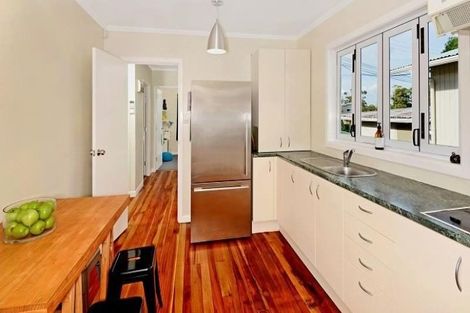 Photo of property in 1/33 Sunnyhaven Avenue, Beach Haven, Auckland, 0626