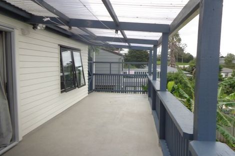 Photo of property in 81 Hobsonville Road, West Harbour, Auckland, 0618