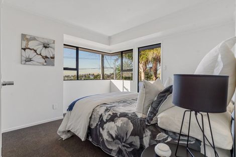 Photo of property in 1/62 Rangatira Road, Beach Haven, Auckland, 0626