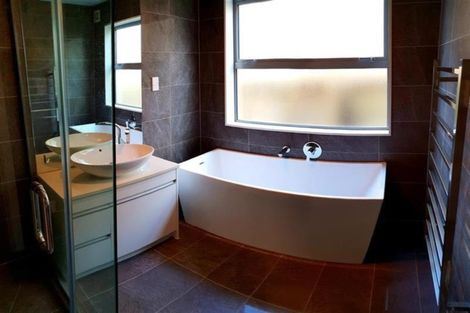 Photo of property in 6a Te Akau Crescent, Bucklands Beach, Auckland, 2012