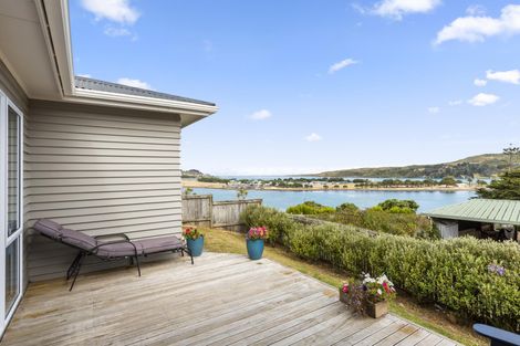 Photo of property in 9 Helen Place, Raglan, 3225
