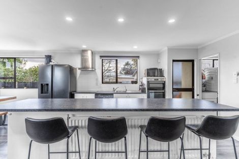 Photo of property in 8 Calder Place, Winton, 9720