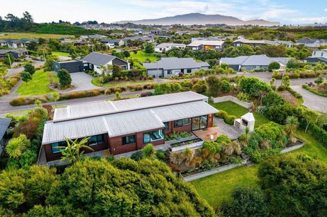 Photo of property in 3 Te Heke Place, Waikanae, 5036