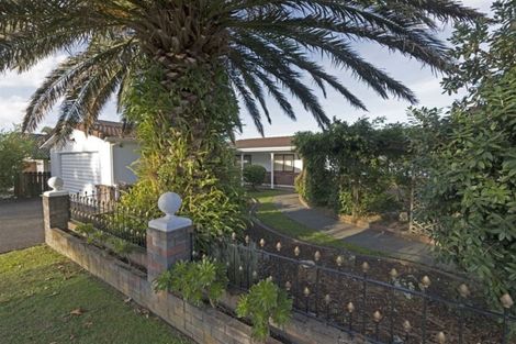 Photo of property in 3 Whiting Grove, West Harbour, Auckland, 0618