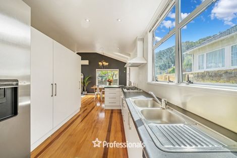 Photo of property in 215 Whites Line East, Waiwhetu, Lower Hutt, 5010