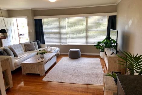 Photo of property in 2/216 Beach Road, Campbells Bay, Auckland, 0630