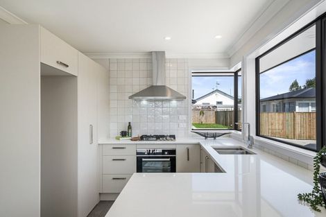 Photo of property in 28b Bartholomew Road, Levin, 5510