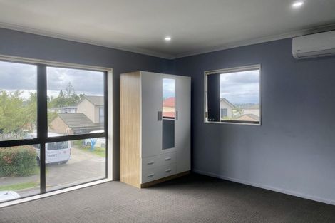 Photo of property in 10 Millcroft Lane, Ranui, Auckland, 0612
