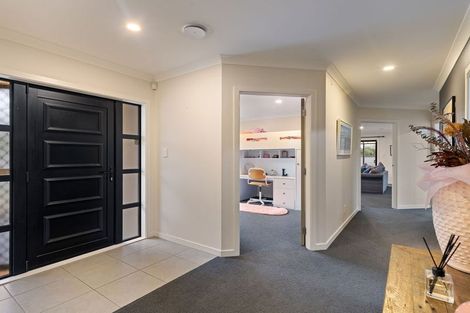 Photo of property in 6 Trump Place, Kelvin Grove, Palmerston North, 4414