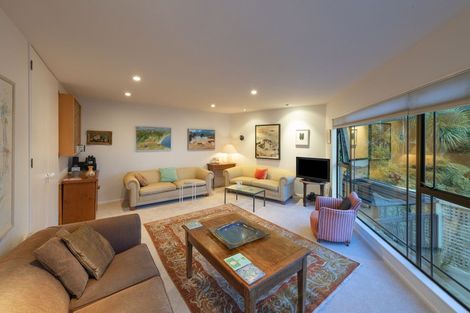 Photo of property in 2/79 Grafton Road, Roseneath, Wellington, 6011