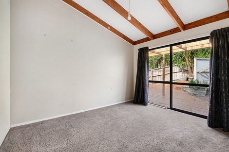 Photo of property in 10 Unsworth Drive, Unsworth Heights, Auckland, 0632
