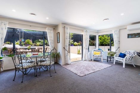 Photo of property in 11 Ruapehu Drive, Fitzherbert, Palmerston North, 4410