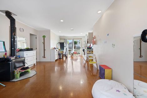 Photo of property in 70 Priestley Drive, Bucklands Beach, Auckland, 2014